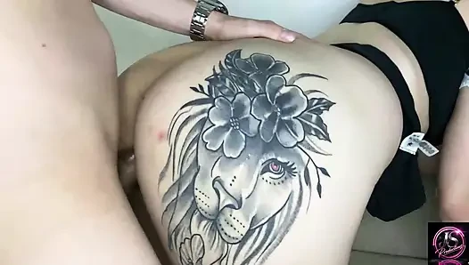 Colombiana se folla joven mientras no hay nadie en casa