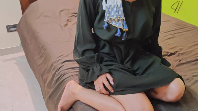 Büyük güzel götlü orta yaşlı seksi kadın sert domalarak sikişiyor ve amına misyoner boşalması