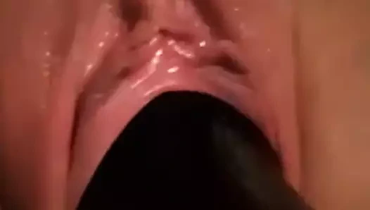 Shoving bir coca cola içinde ona kedi