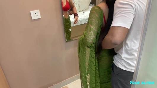 Kayınbiraderi partiye gitmeme izin vermeyi reddetti ve sikini amcığıma verdi