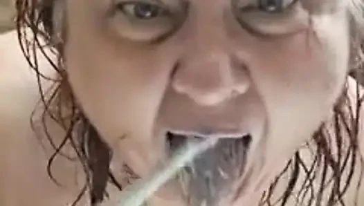 Ateşli Bir Tıraşsız Hemşire Vicki Kuruduktan Ve Başka Bir Bakım Yaptıktan Sonra