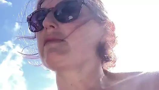 Bahçede üstsüz ahşap işçiliği