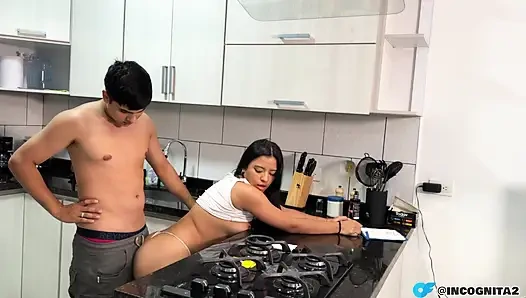 Üvey kız kardeşim büyük yarağıma binmeyi öğreniyor