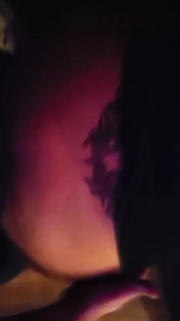 Büyük götlü orta yaşlı seksi kadın domaltmalı