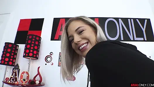 Lana adının yazmasını istiyor