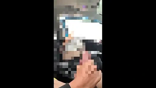 Tesettürlü kadın arabada tıraş ediliyor