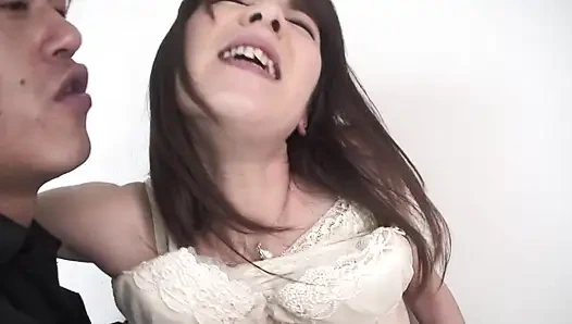 Kıllı amcık vahşi parmakladıktan sonra kalın döl damlıyor