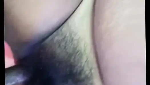 Hintli evli kadın beyaz ateşli lingarie ile fantezi seks yapıyor