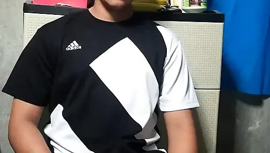 Alan Tokers odasında mastürbasyon yapıyor 1