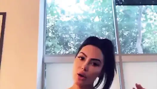 Terli latin lela star çalıştıktan sonra mastürbasyon yapıyor