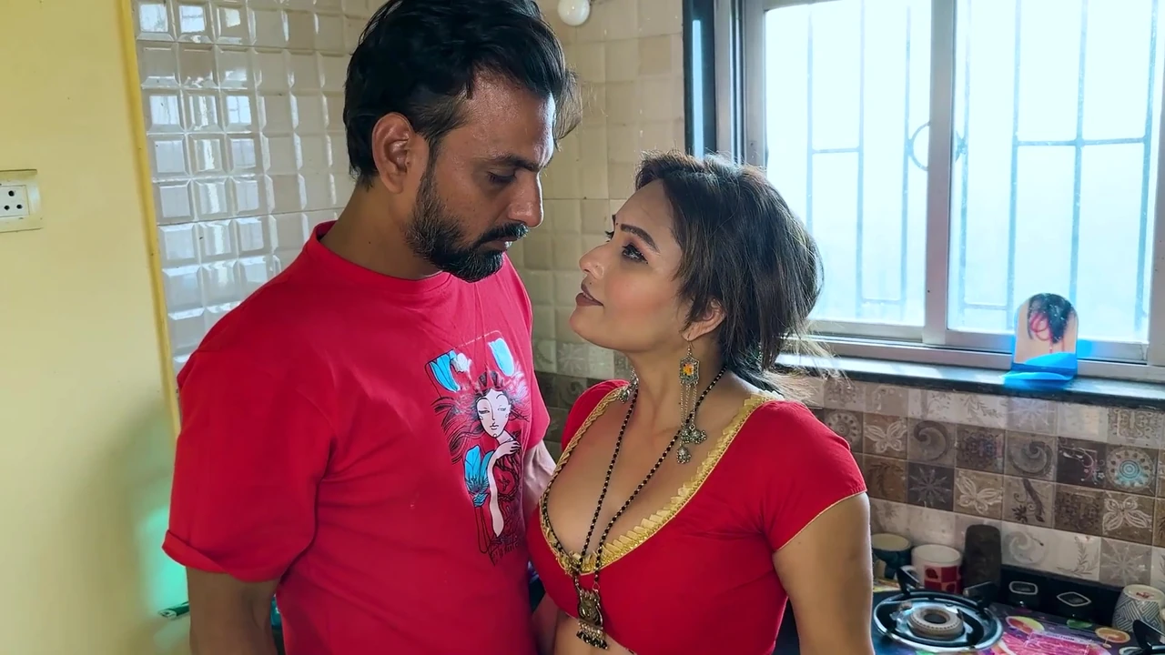 पड़ोस की भाभी चीनी मांगने आई