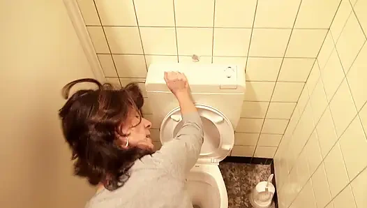 Azgın Olgun Nine Banyo Ve Yatakta Sikiş Şenlik