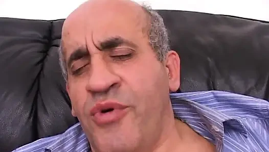 Seksi hatundaki yaşlı büyük yarak