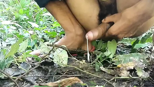 Ormanda ateşli büyük yarakla elle muamele ve karada boşalma