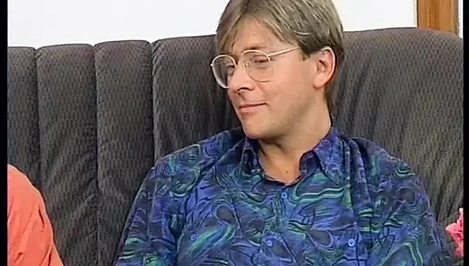 Alman kapılarının arkasında özenle sikiliyor