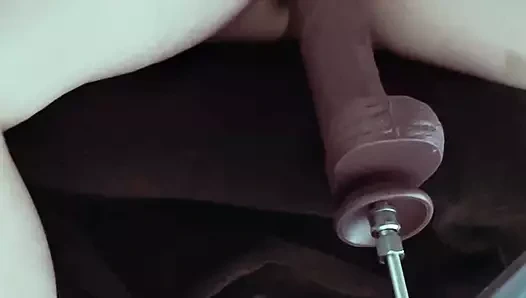 Alman karımı orgazm olmak için sikiş makinesinde yeni büyük zenci yarağıyla kontrol et