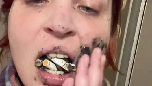 Kendini insan kül tablası tükürük kül tablası kirli yüz