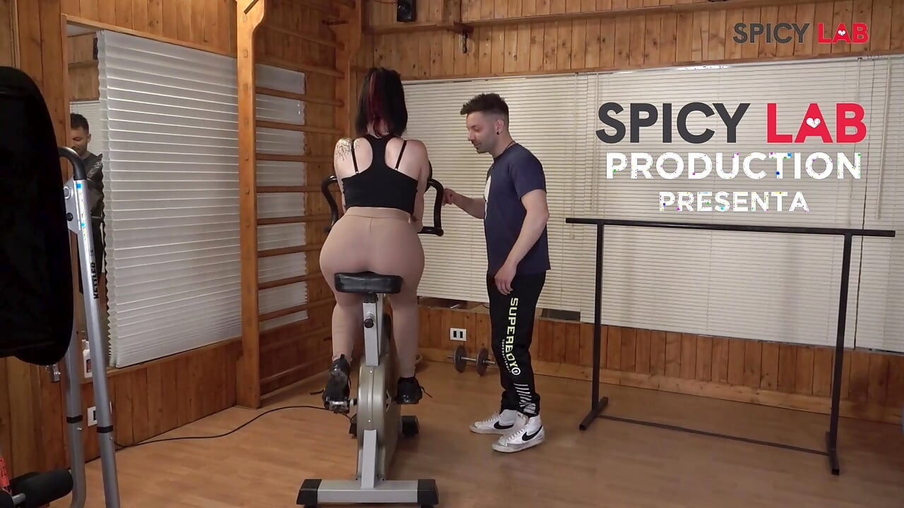 Fattolandia ile spor salonunda sikişiyor