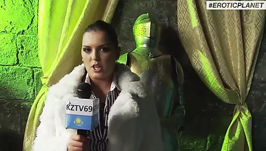 İki lezbiyen kırbaçlıyor, yalıyor ve bir adama katılıyor