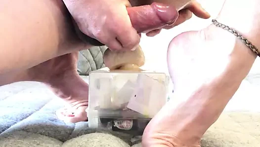 Barefoot eyersiz ve cum!