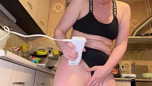 Kalçalarımı ağdalıyorum ve yağlıyorum