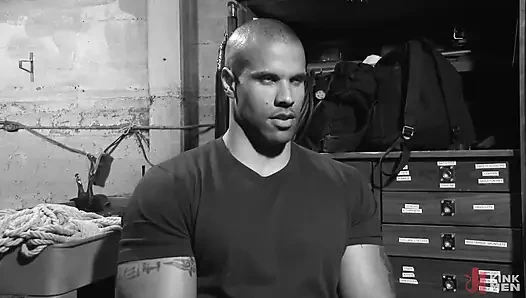 Kaslı tanrı Robert Axel meydan okuyor!