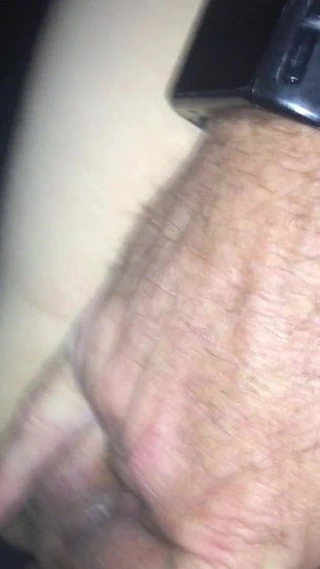 Kedi parmak yalama iyi