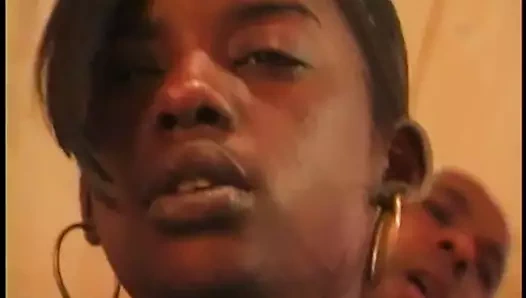 azgın bebeğim eğilir ve alır onu ıslak amcık fucked Sabit itibaren arkadan