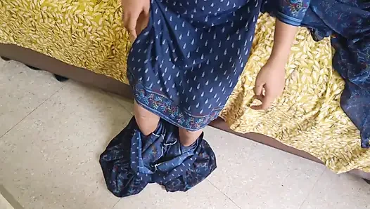 Evde kimse yokken köyün yerli bir kızıyla ilk kez açık bir şekilde seks yaptıktan sonra klea'da konuşurken köylü kızı sikiyor