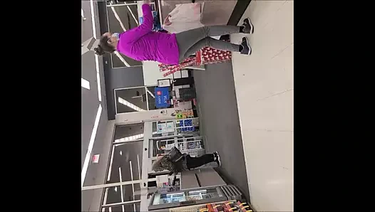 Orta yaşlı seksi kadının götü