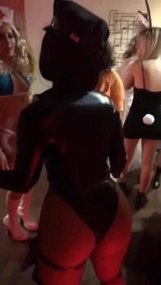 Demi Lovato twerk