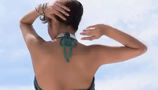 Ayumi yaz mücevheri - bikini dansı (çıplak olmayan)