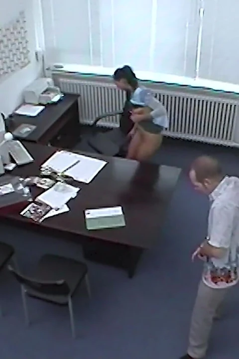 Трахаю вместо того, чтобы печатать - секс в офисе