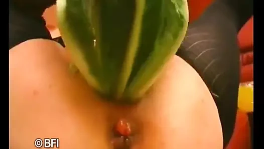 Nineler amcık için meyve veriyor.