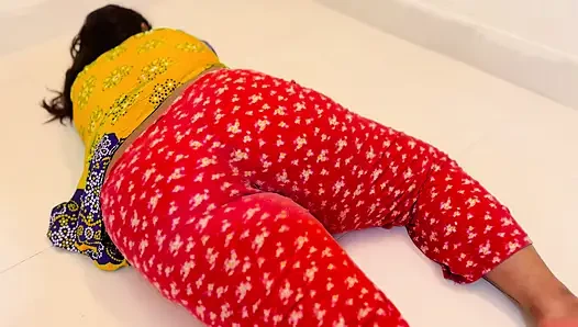 Hintli ateşli orta yaşlı seksi üvey anne üvey oğlu tarafından sikiliyor - büyük göt sikişi ve arkadan sikişiyor - büyük döl