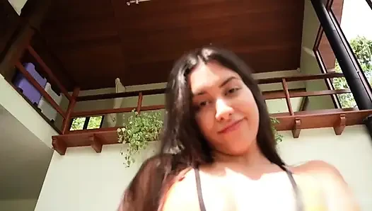 Büyük yarak ve mükemmel götlü hatunla sert anal seks!