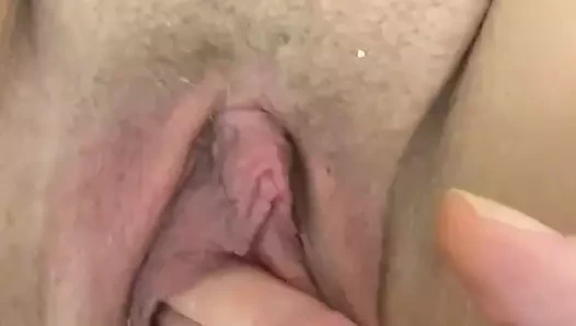 Evli kadın parmaklarıma fışkırtıyor