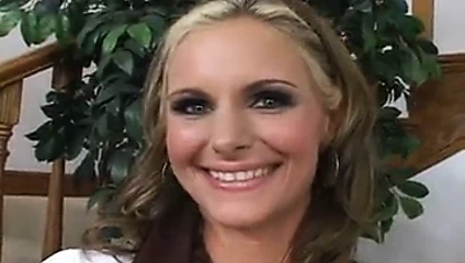 Siyah adam sikikleri milf içinde bir beşik