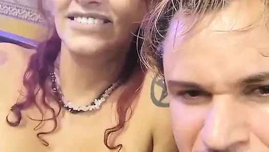 Alman dövme sanatçısı ve Melissa sahne arkasında sefa yapanlar