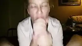 Olgun sarışın hevesle berbat çük