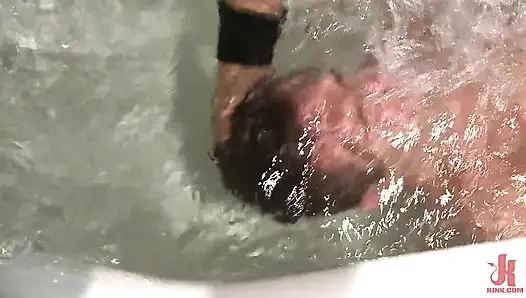 Dylan Knight yıkım