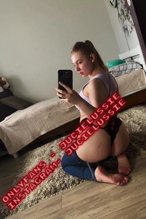 Yüzüne otur, sikişiyor anal yakın çekim