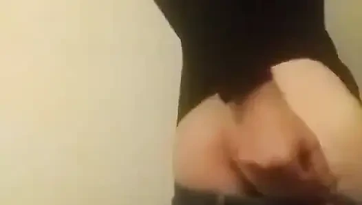 Göt deliğimle oynuyorum