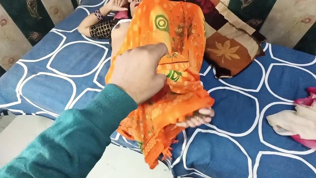 Tannu yenge beni odasına çağırdı ve güzel genç kızının susuzluğunu giderip beni sikti.