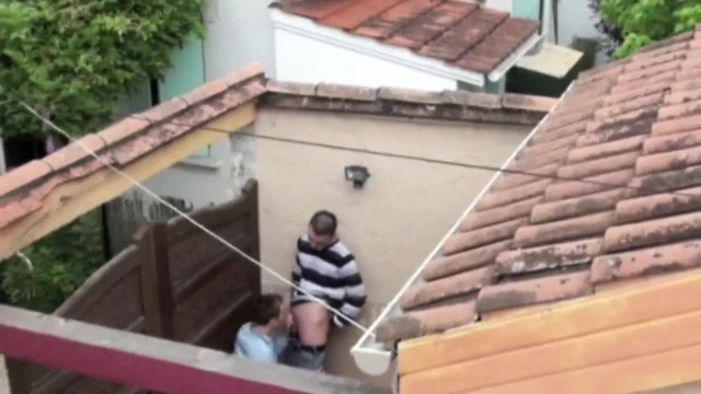 Seksi polis bir iz sürücü tarafından sikiliyor
