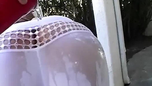 Sarışın hatun ıslak eylemde zonklayan yarakla genişliyor