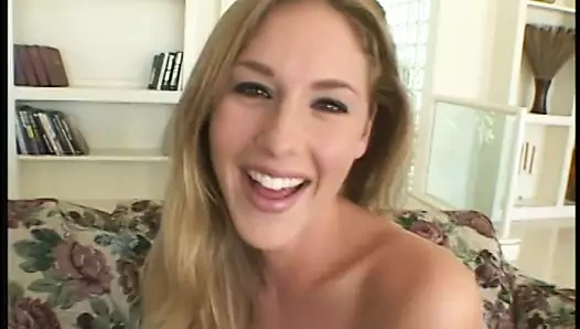 siyah dolandırıcı verir beyaz kaltak ile küçük göğüsleri anal sondaj