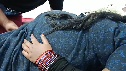 Tamil evli kadın kocasıyla telefonda konuşurken sevgilisiyle sikişiyor