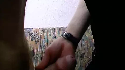 Koyu saçlı vahşi bir Alman bayan ağzını bakış açısıyla dolduruyor