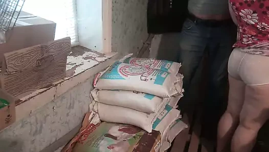 Dükkanın arkasında bir kaltağı becerdim